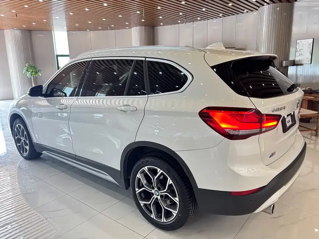 BMW X1 — фото 9