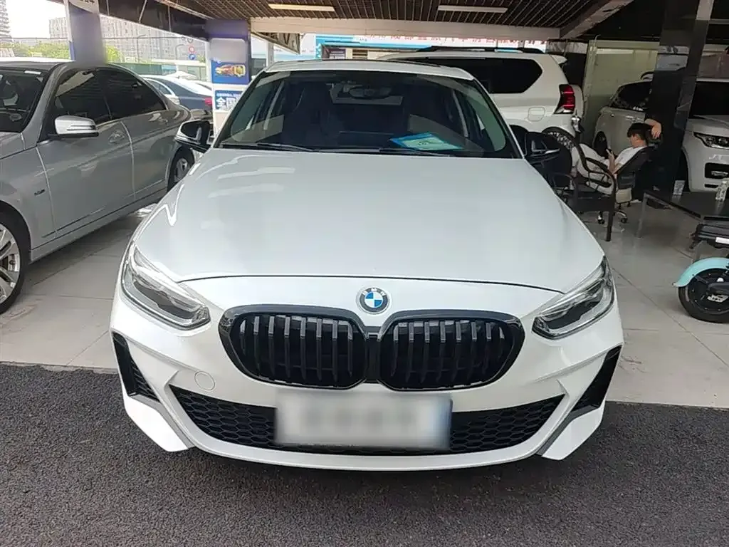 BMW 1 Series 2023 из CN, фото 4