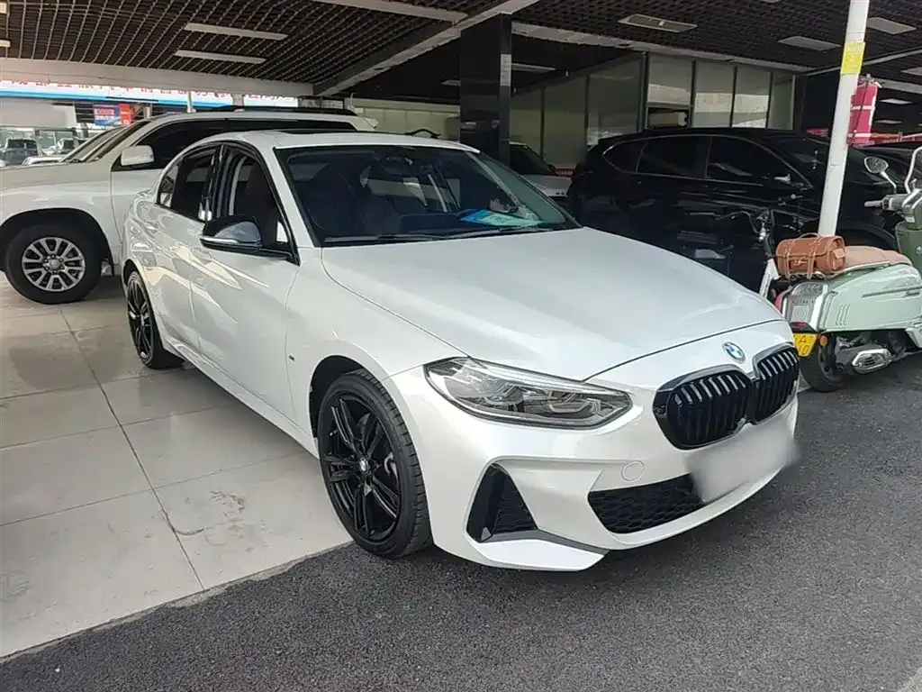 BMW 1 Series 2023 из CN, фото 3