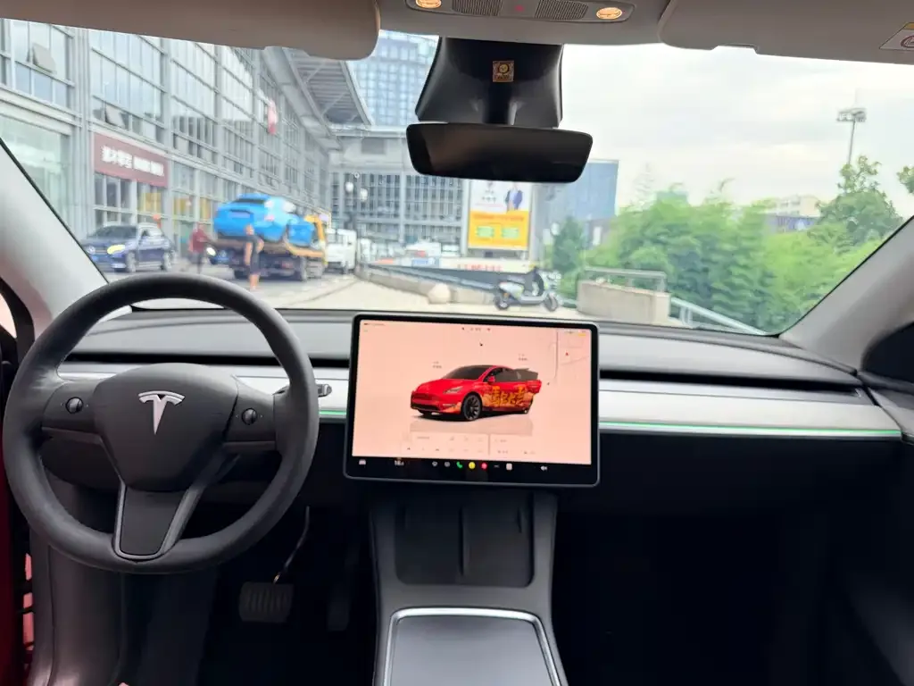Tesla Model Y — фото 4