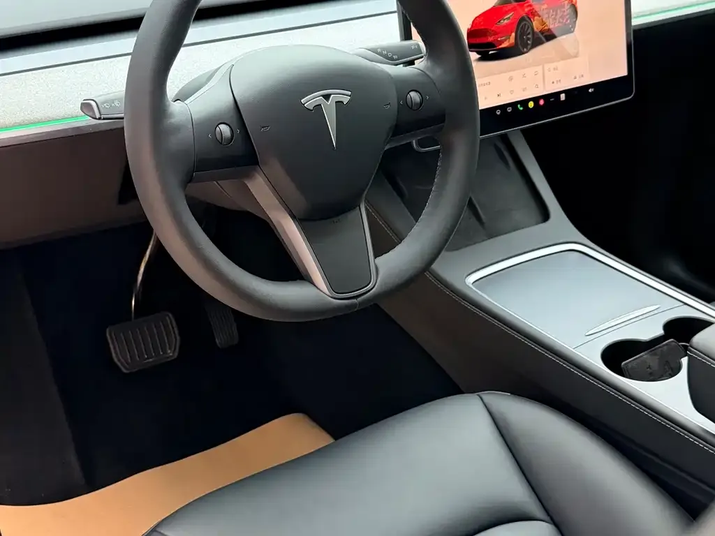 Tesla Model Y — фото 6