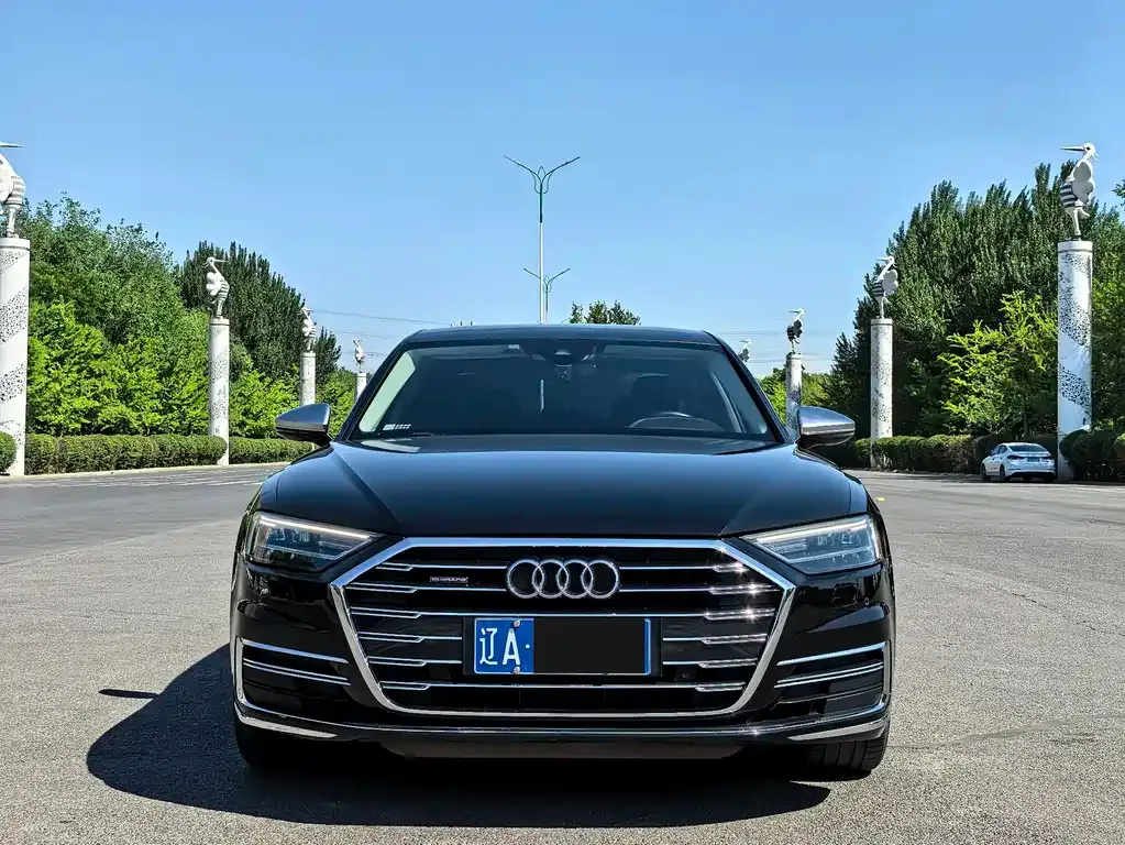 Audi A8 — фото 2