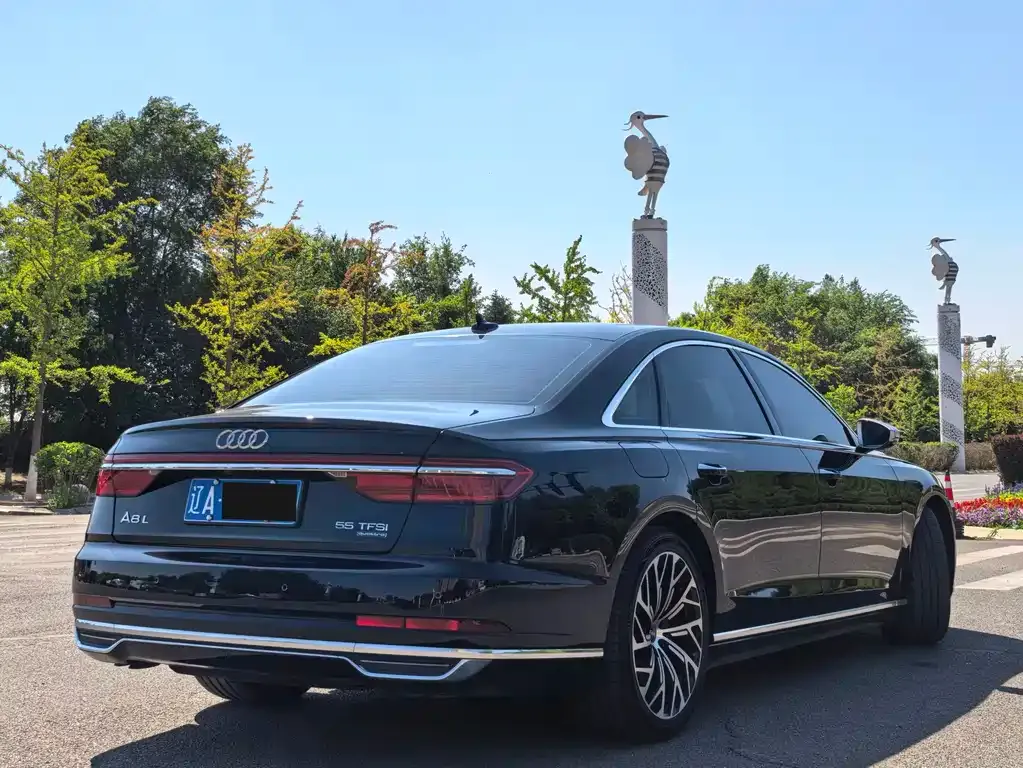 Audi A8 — фото 9