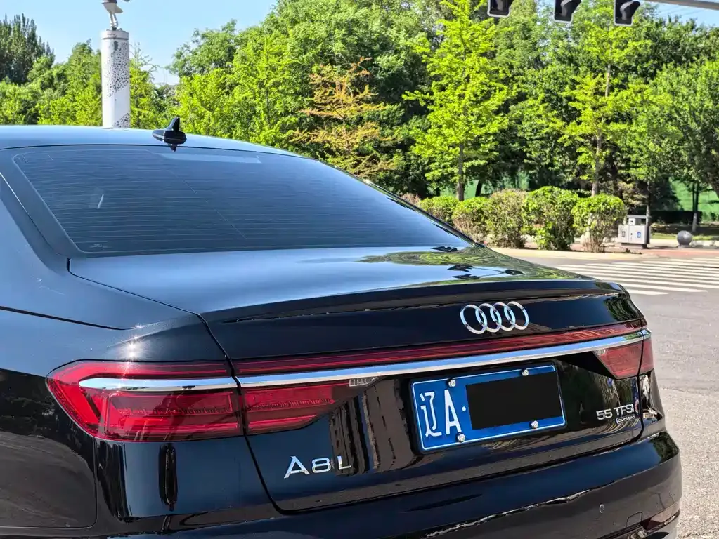 Audi A8 — фото 5