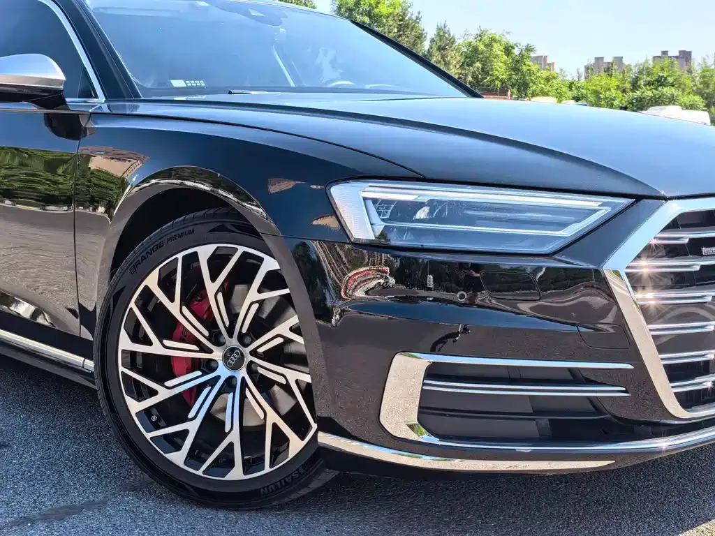 Audi A8 — фото 3