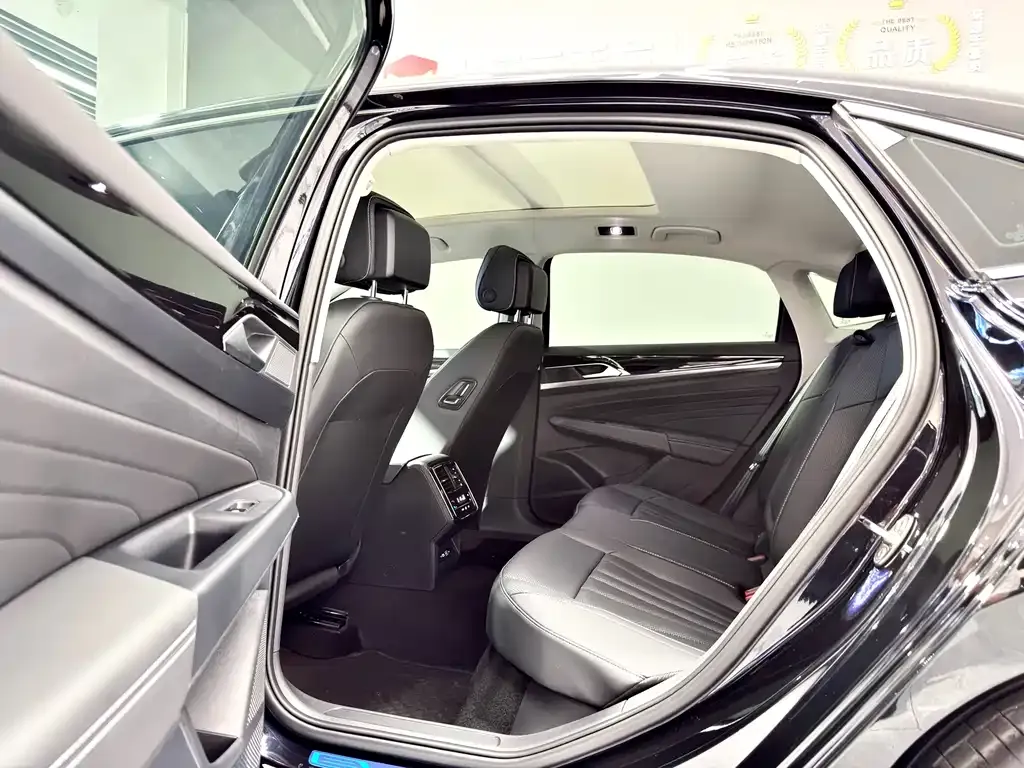 Volkswagen Passat — фото 8