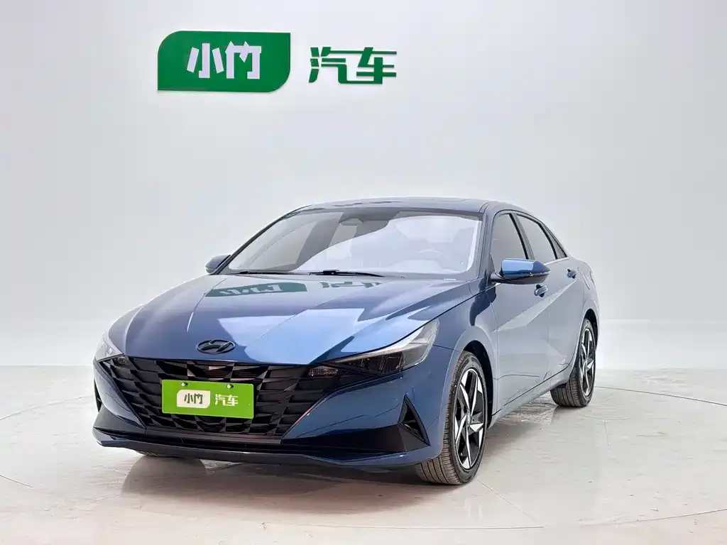 Hyundai Elantra — фото 1