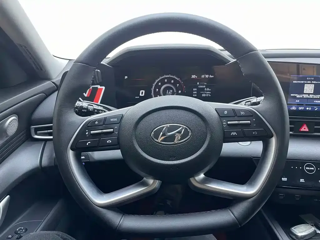 Hyundai Elantra — фото 7