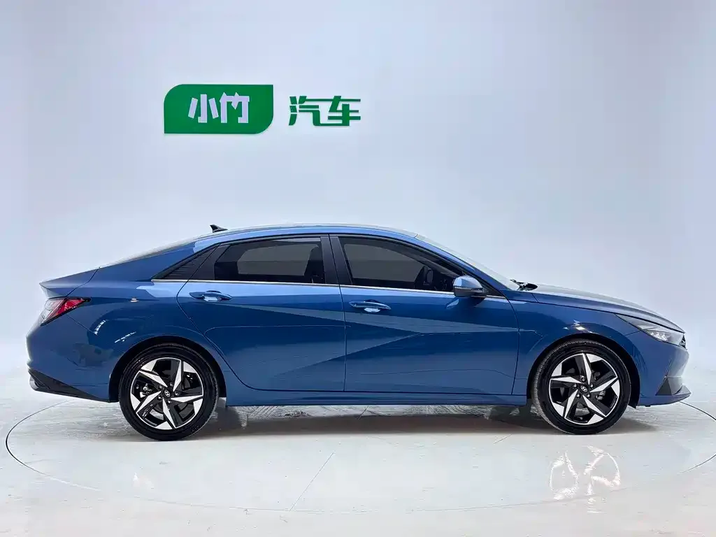 Hyundai Elantra — фото 5