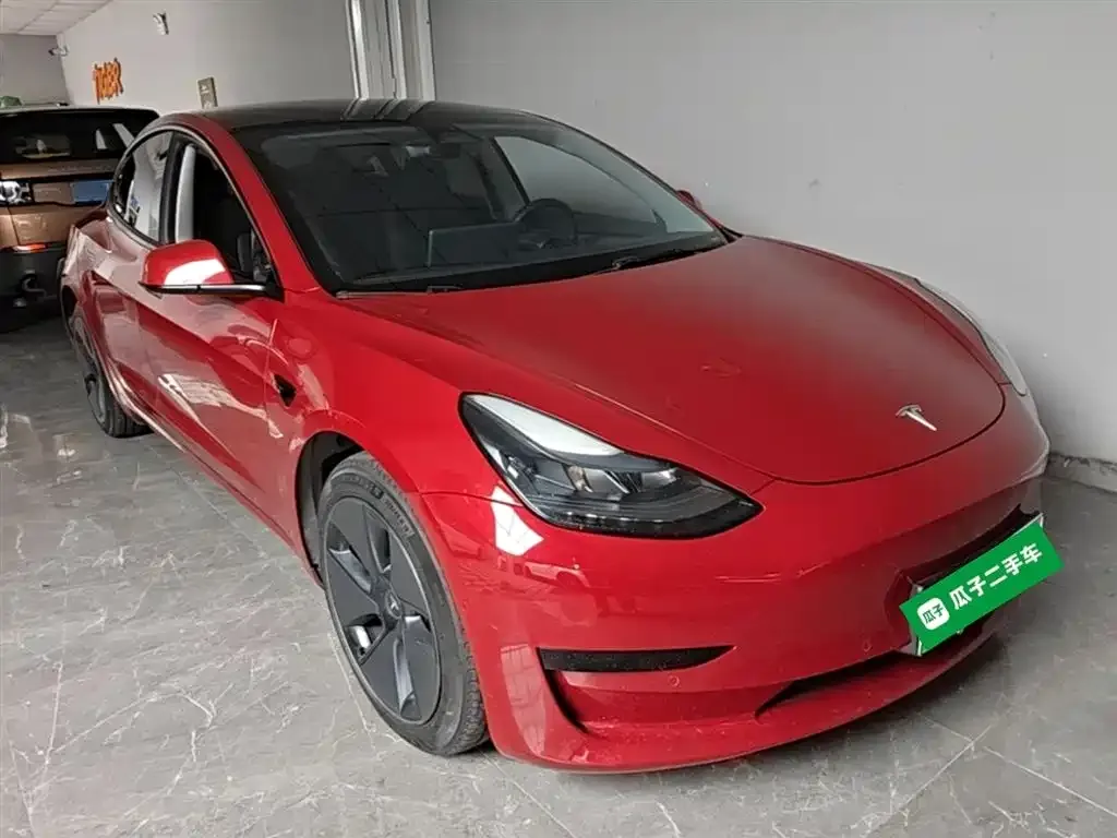 Tesla Model 3 — фото 10