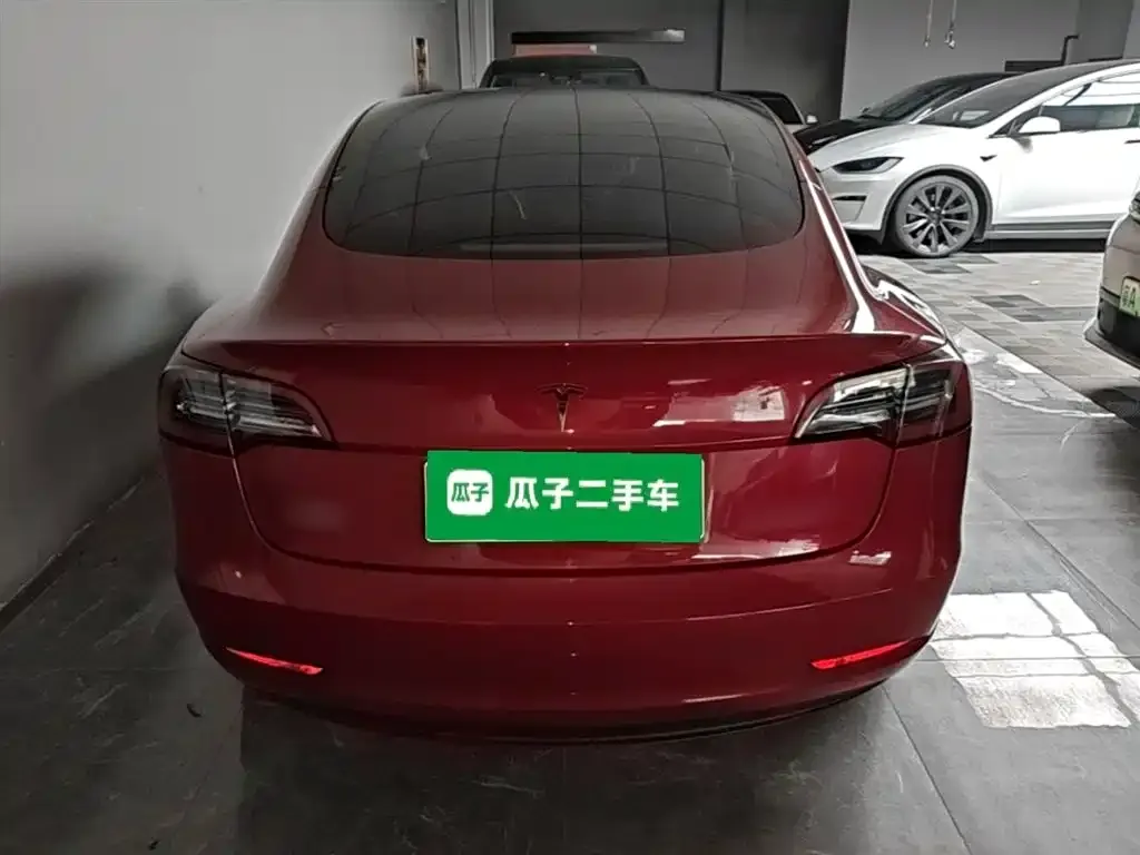Tesla Model 3 — фото 3