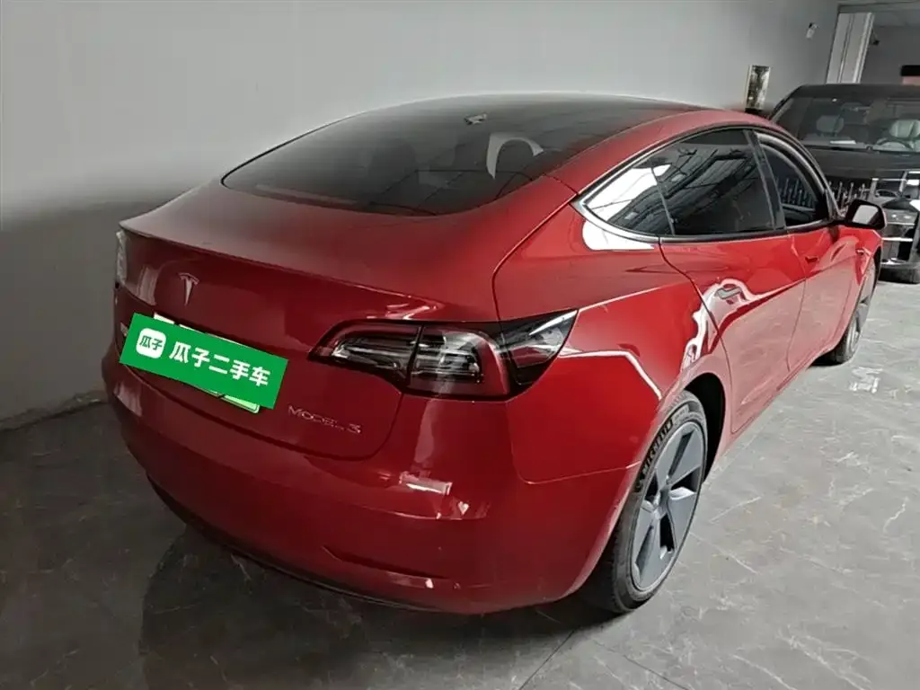 Tesla Model 3 — фото 7
