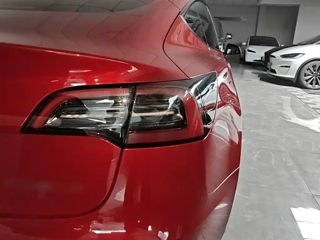 Tesla Model 3 — фото 2