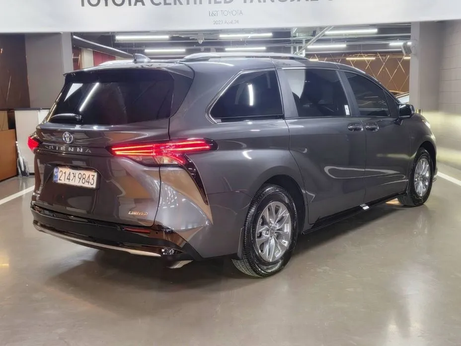 Toyota Sienna — фото 2