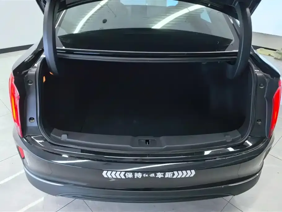 Hongqi E-QM5 — фото 2