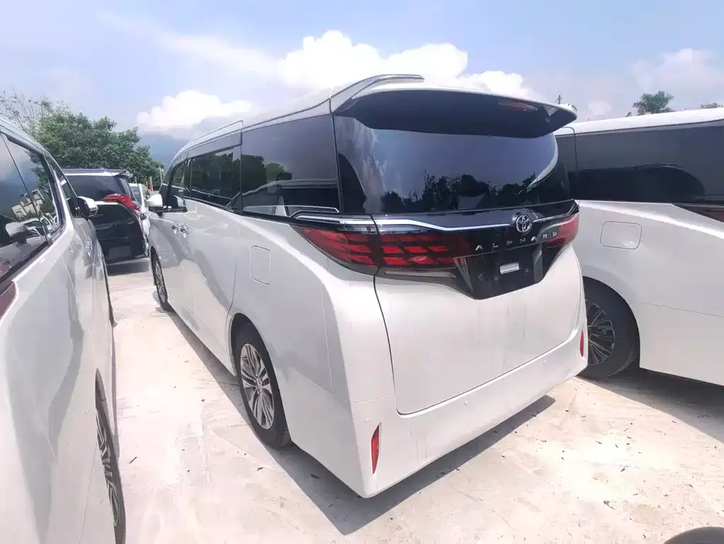 Toyota Alphard — фото 5