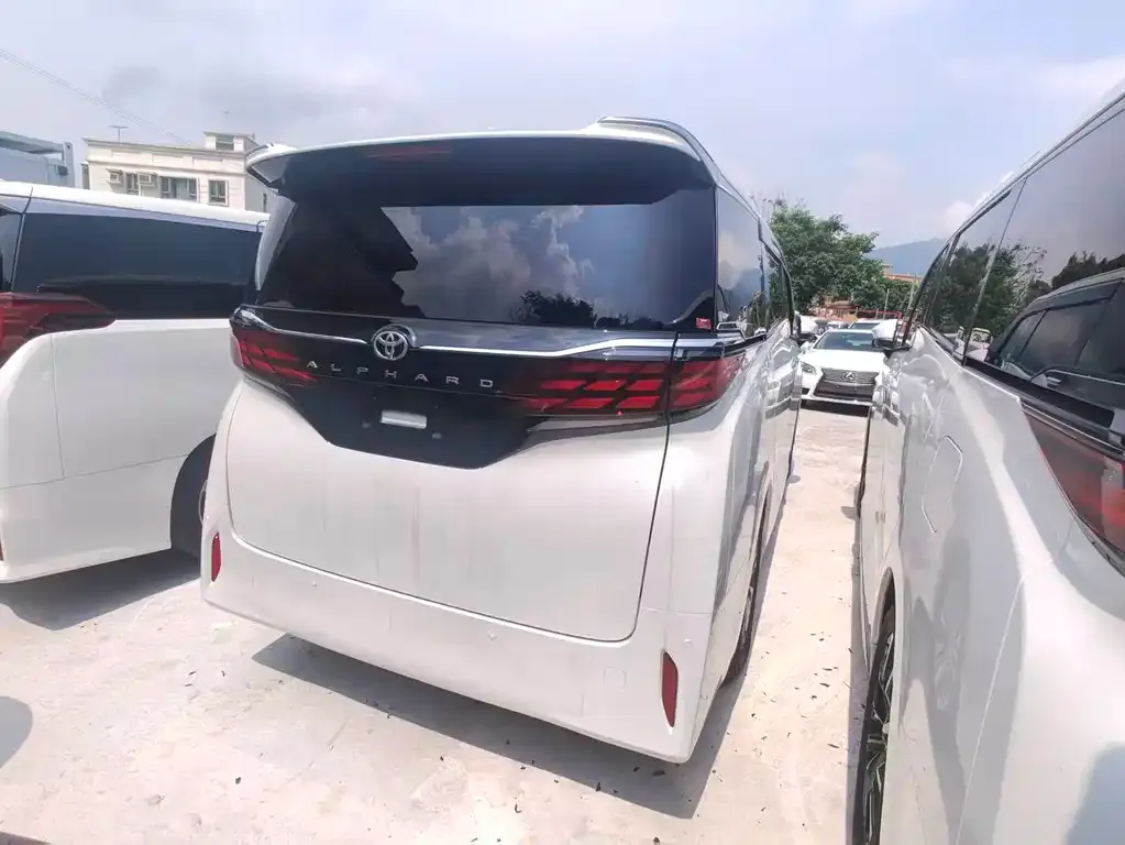 Toyota Alphard — фото 7
