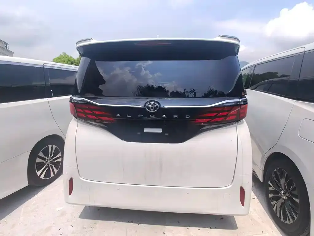 Toyota Alphard — фото 2