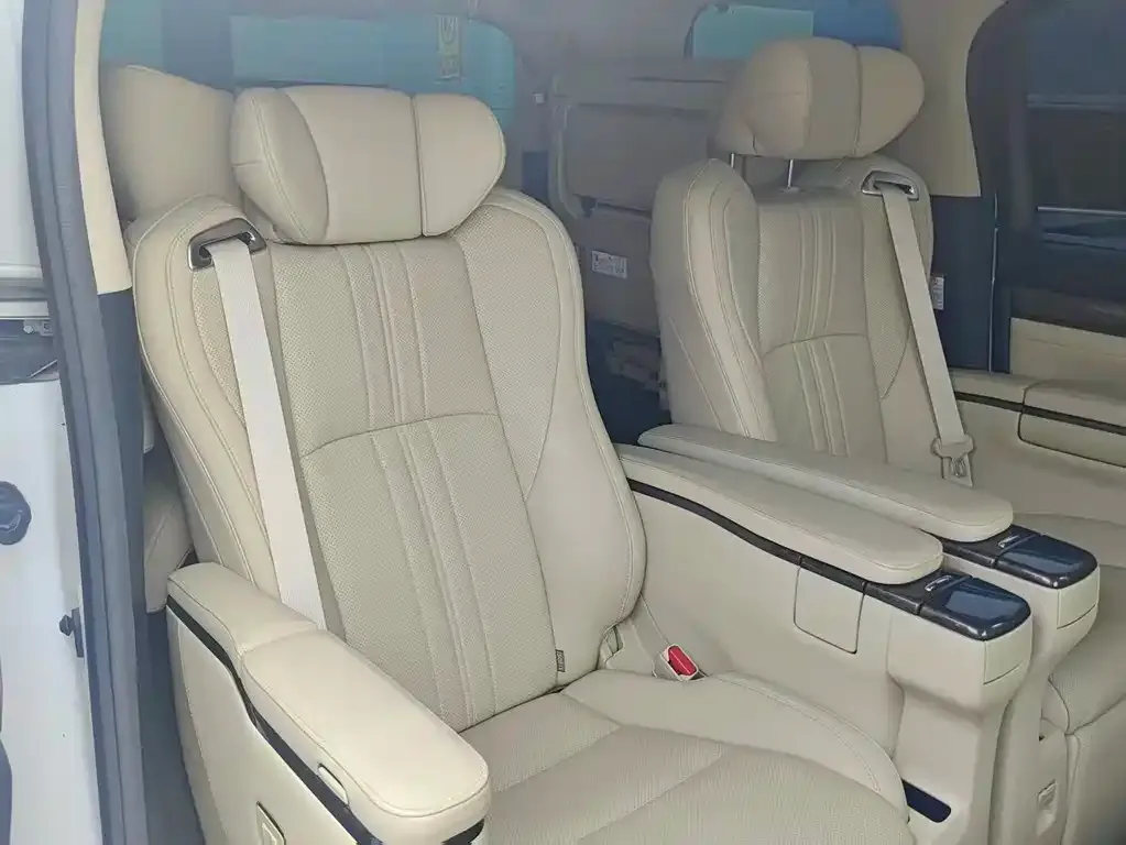 Toyota Alphard — фото 6