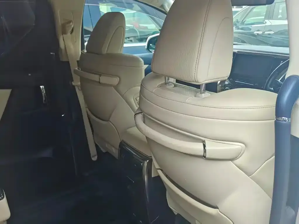 Toyota Alphard — фото 3