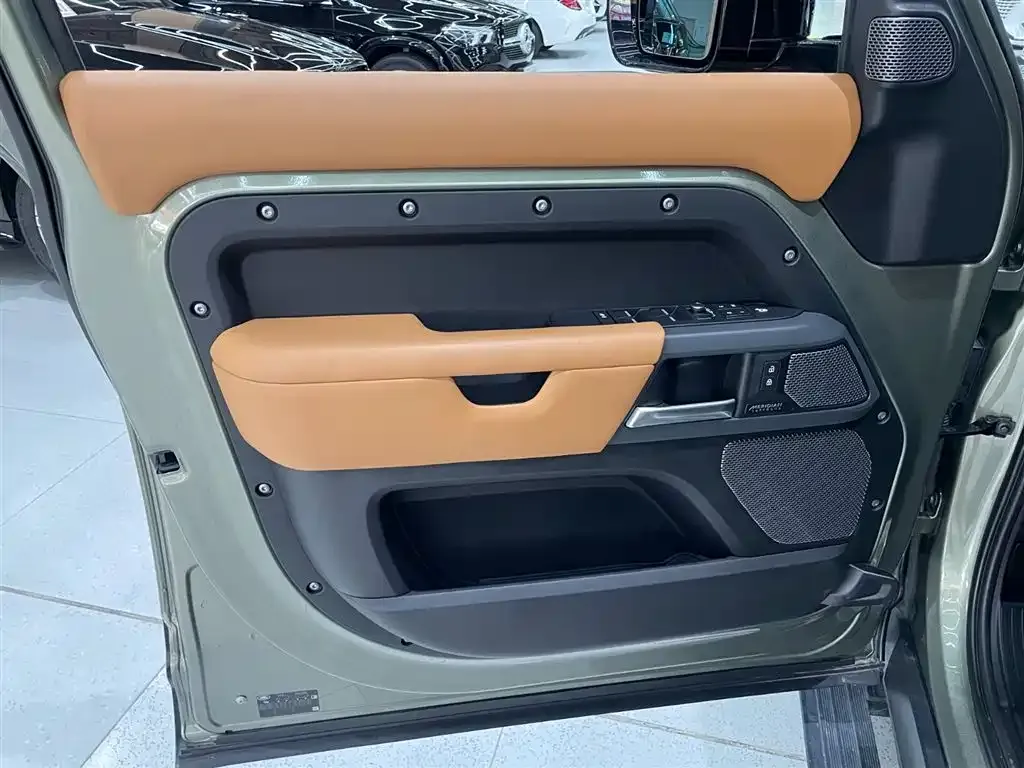 Land Rover Defender — фото 4