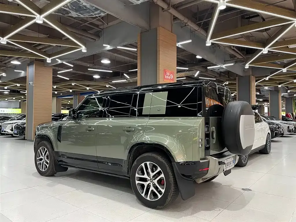 Land Rover Defender — фото 10