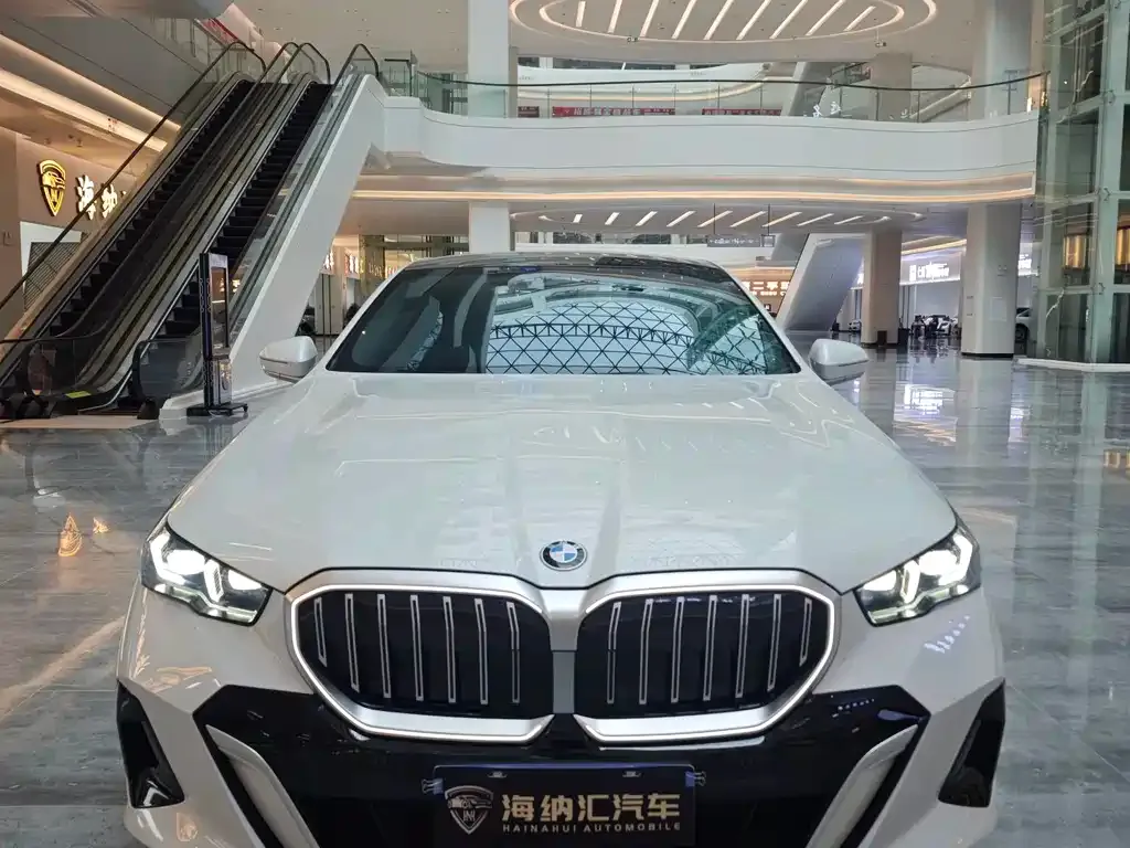 BMW 5 Series — фото 10