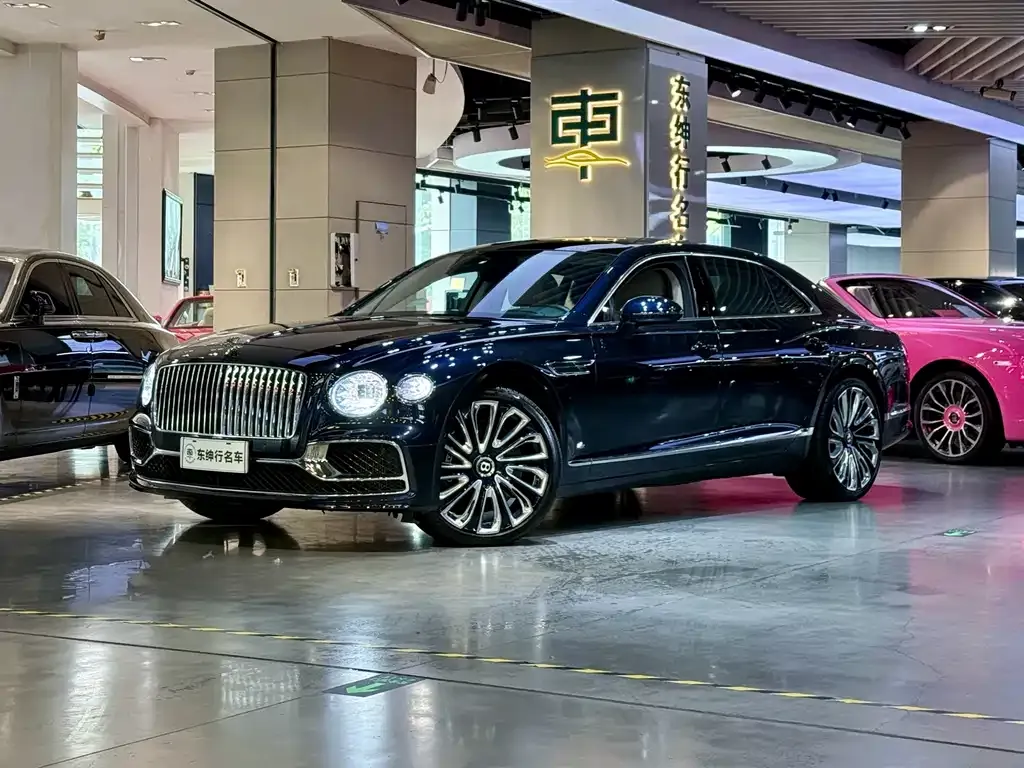 Bentley Flying Spur — фото 1