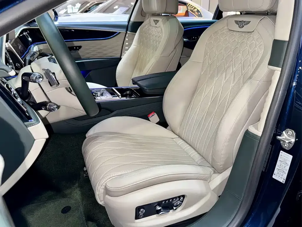 Bentley Flying Spur — фото 3