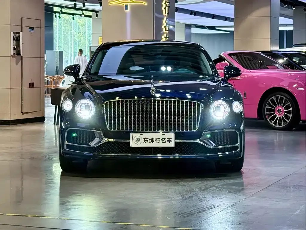 Bentley Flying Spur — фото 9