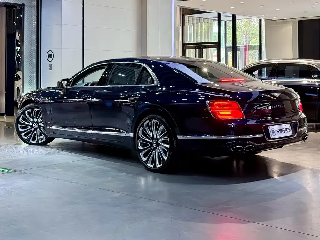 Bentley Flying Spur — фото 8