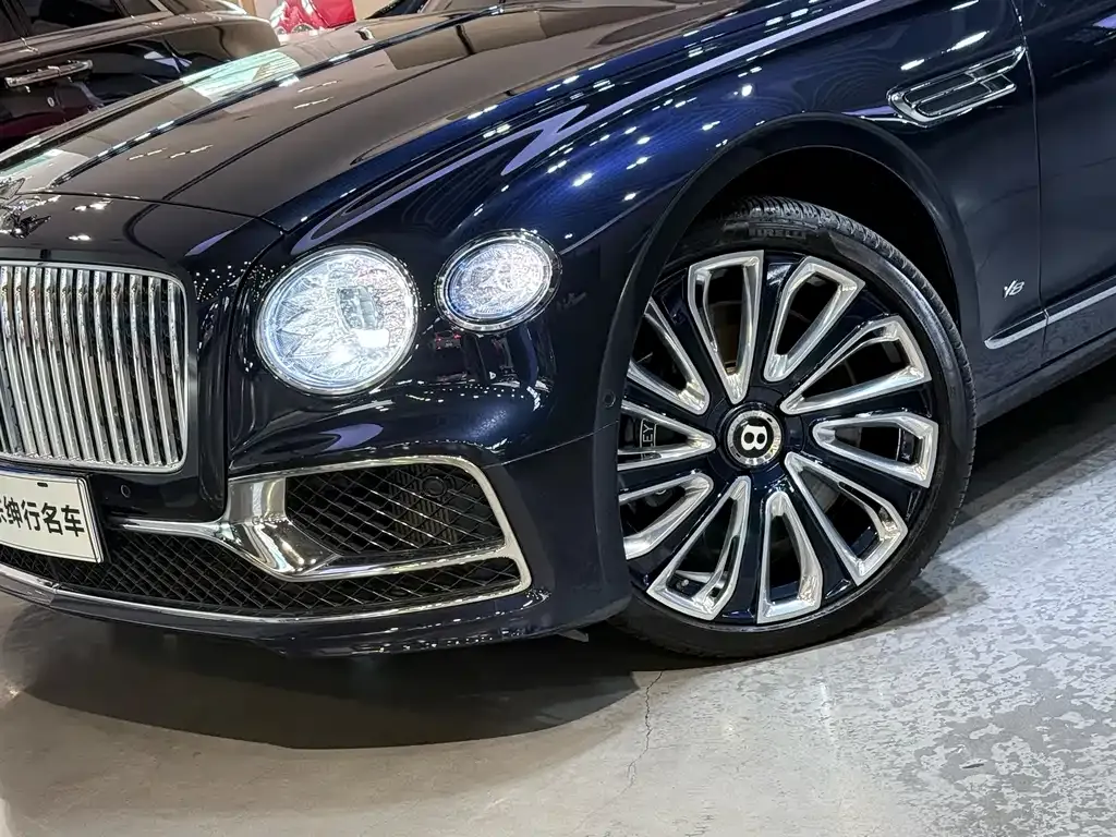 Bentley Flying Spur — фото 5