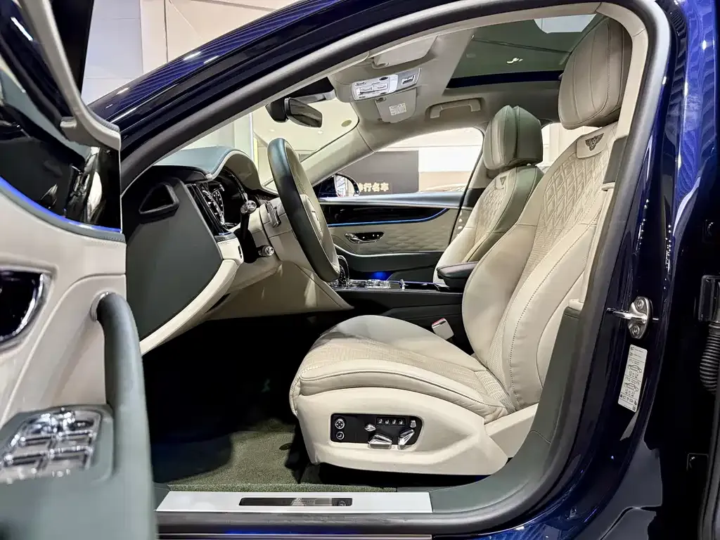 Bentley Flying Spur — фото 6