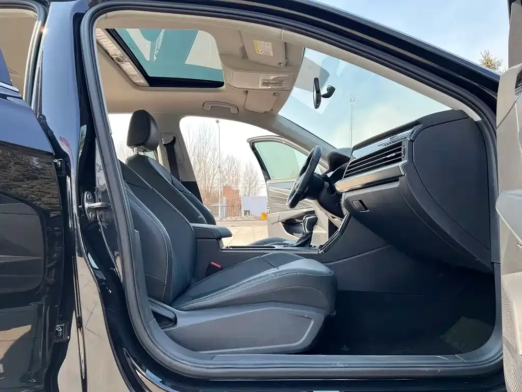 Volkswagen Passat 2022 из CN, фото 2