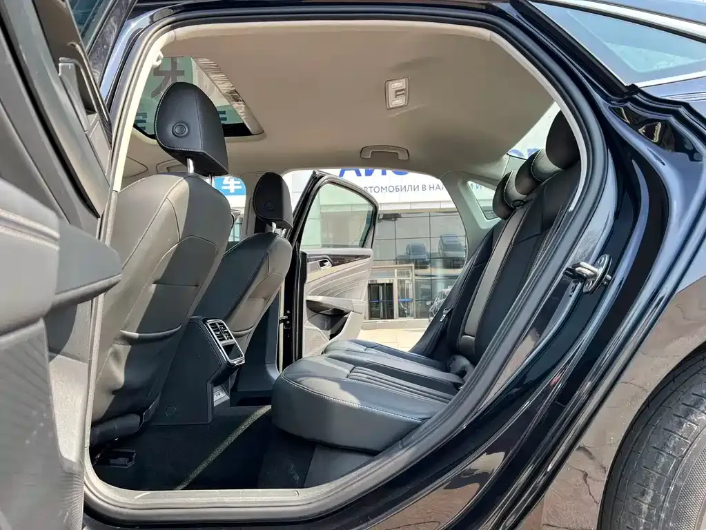 Volkswagen Passat 2022 из CN, фото 9