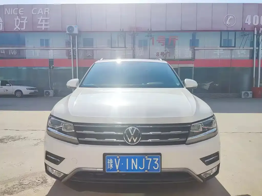 Volkswagen Tiguan L — фото 1
