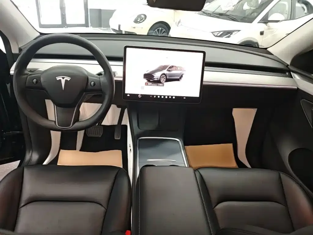 Tesla Model Y — фото 6