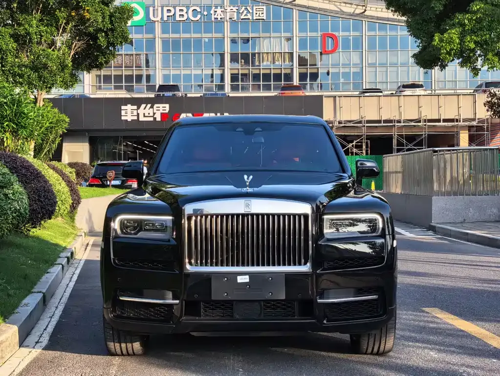 Rolls-Royce Cullinan — фото 1