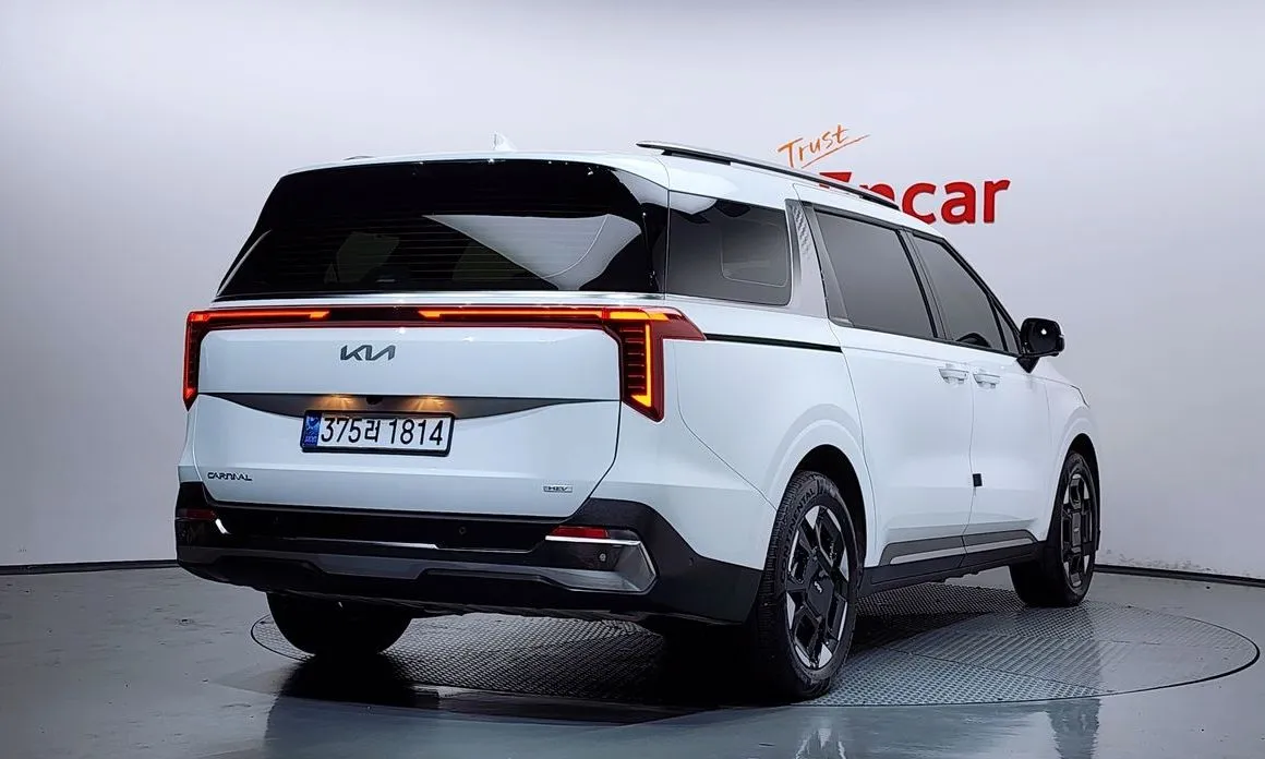 Kia Carnival — фото 10