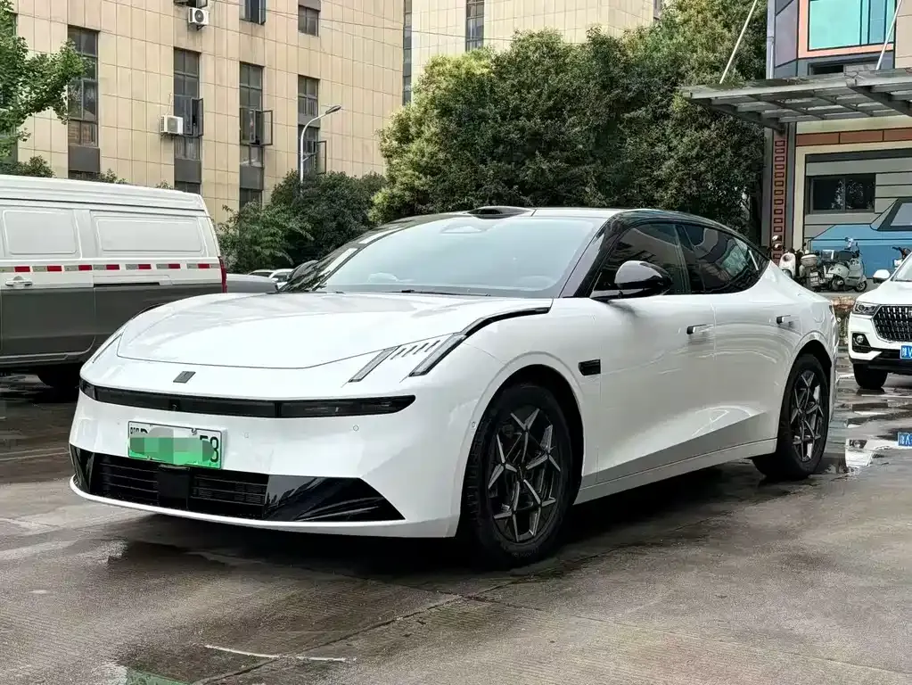 Lynk & Co 10 EM-P