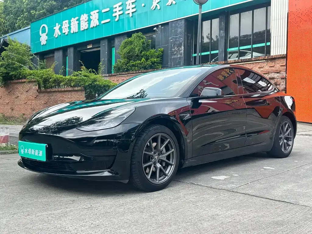 Tesla Model 3 — фото 1