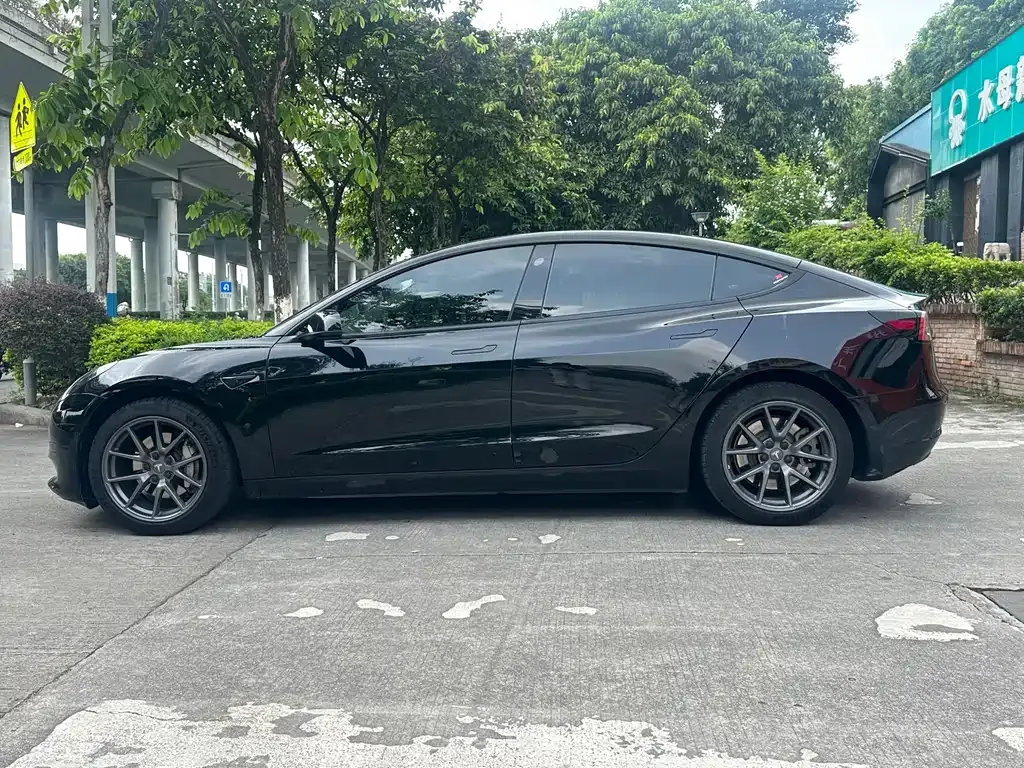 Tesla Model 3 — фото 4