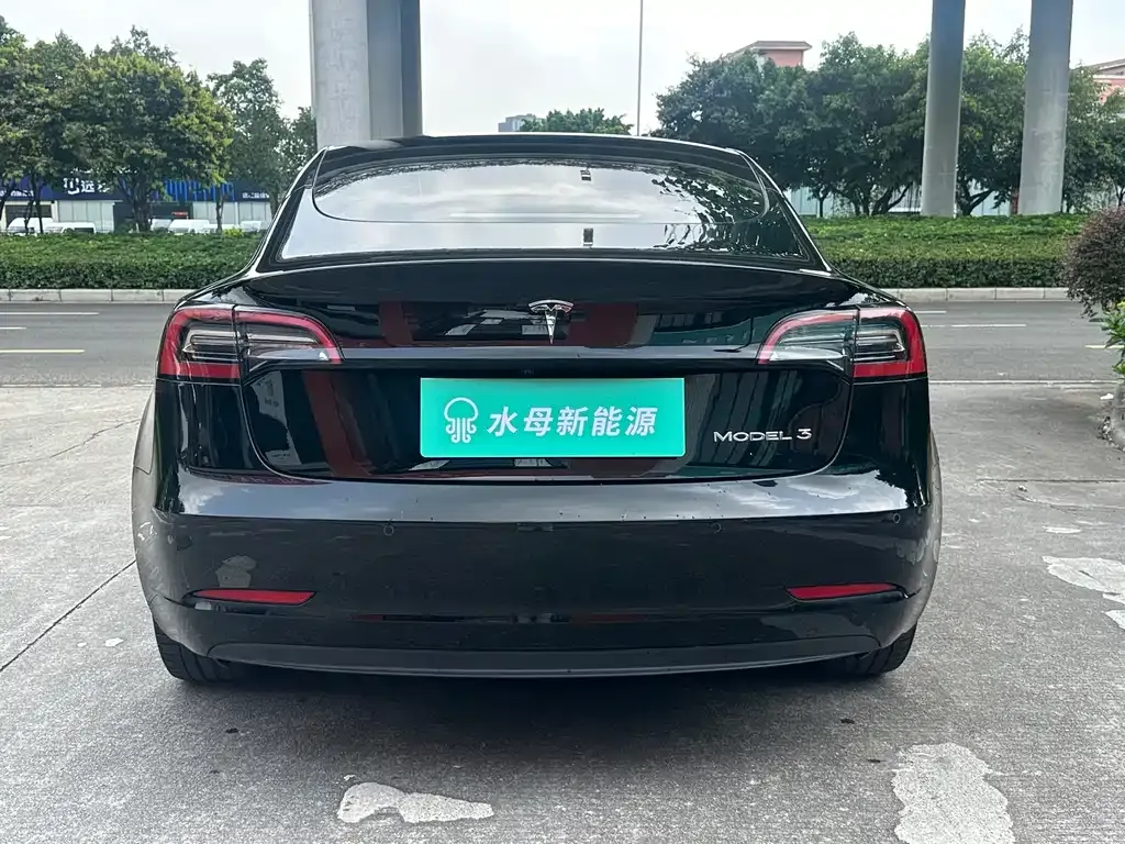 Tesla Model 3 — фото 7