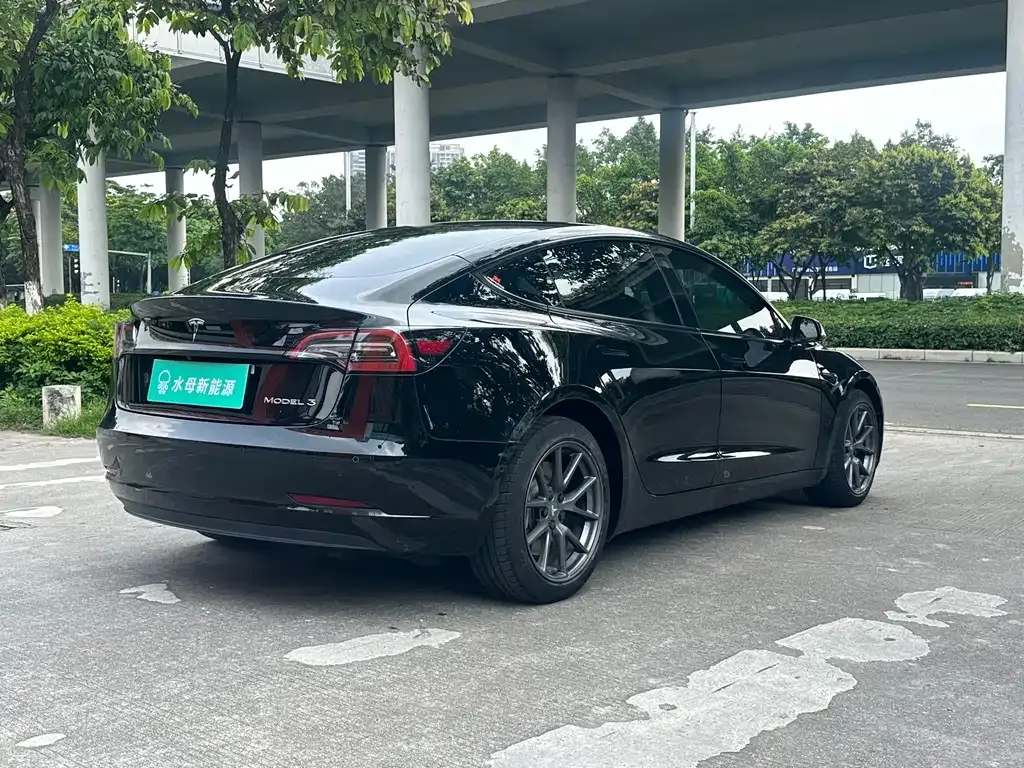 Tesla Model 3 — фото 3