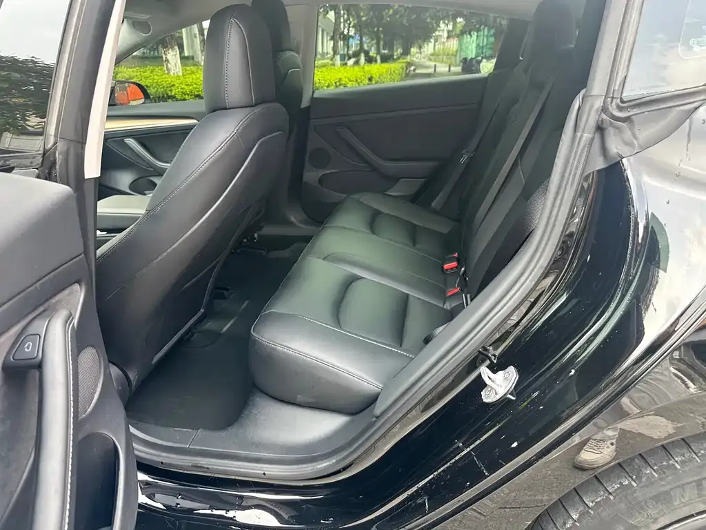 Tesla Model 3 — фото 10