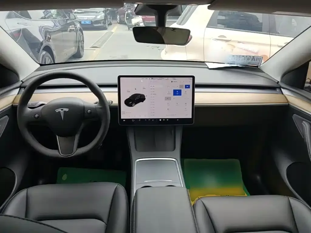Tesla Model Y — фото 8