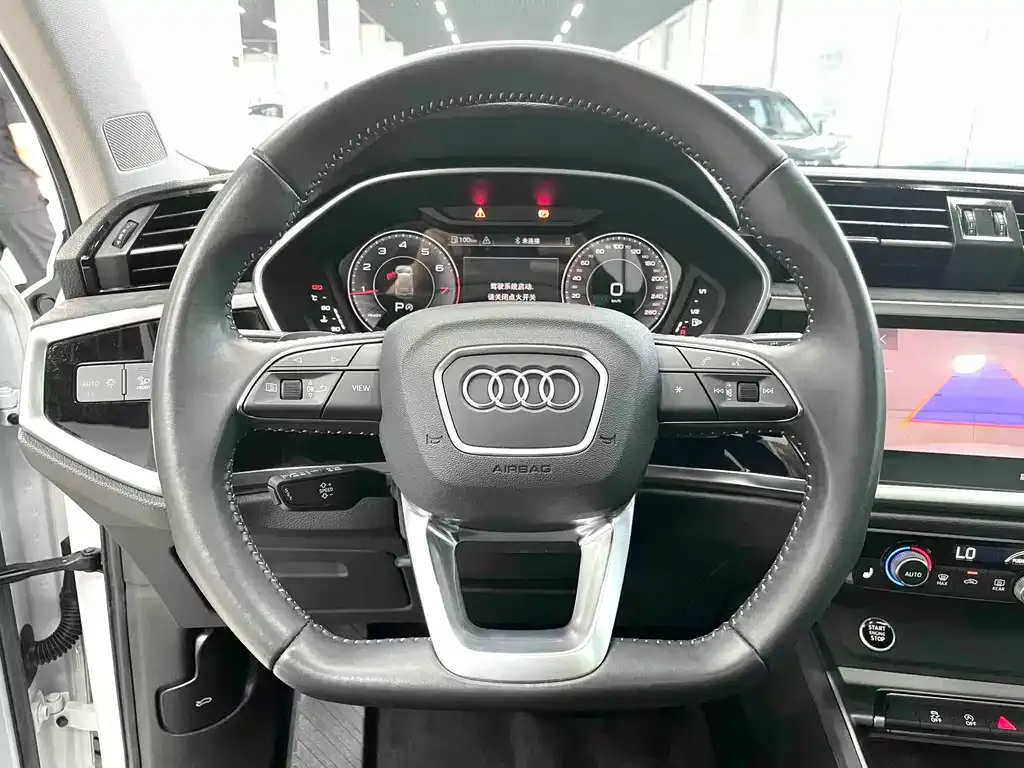 Audi Q3 — фото 9