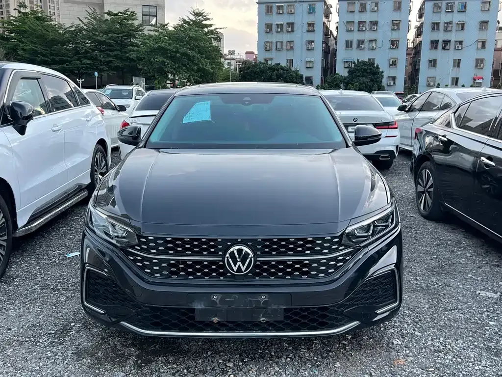 Volkswagen Passat — фото 1