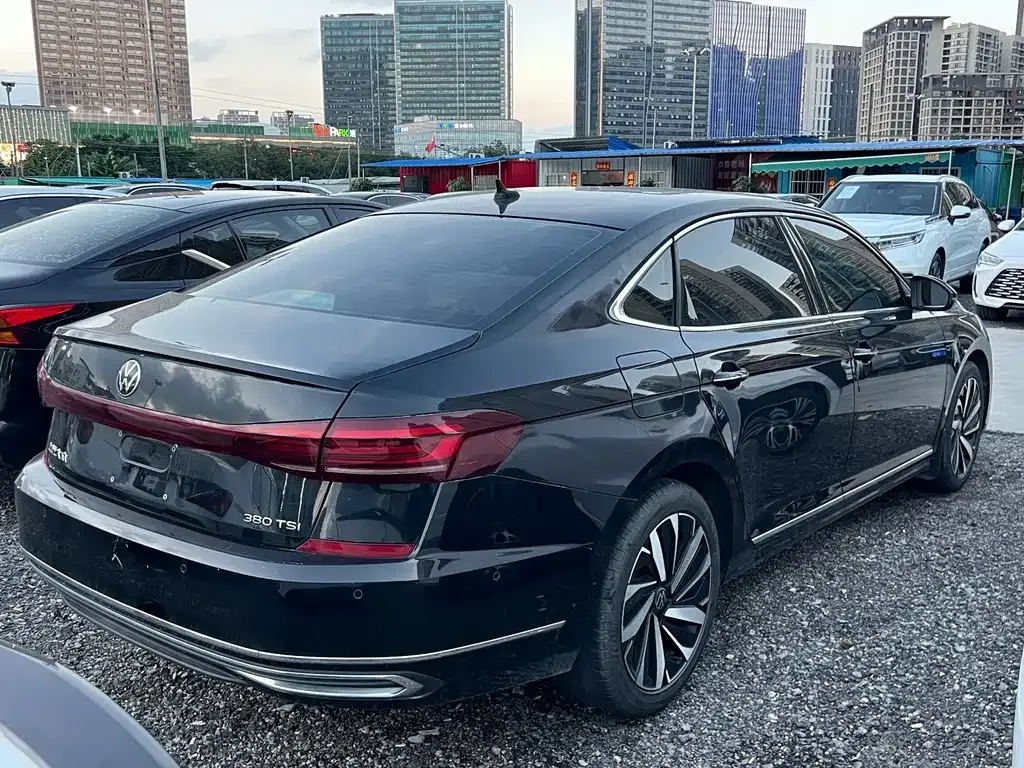 Volkswagen Passat — фото 7