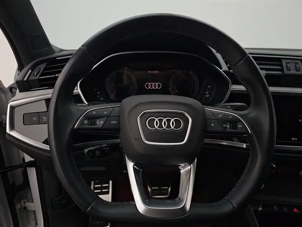 Audi Q3 — фото 9